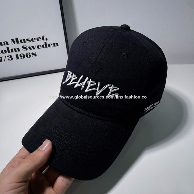 Fabrikgefertigte 100% Baumwoll-Baseballkappen mit gestickten Logos und verstellbarer Metallschnalle hinten.
