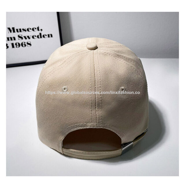 Fabrikgefertigte 100% Baumwoll-Baseballkappen mit gestickten Logos und verstellbarer Metallschnalle hinten.