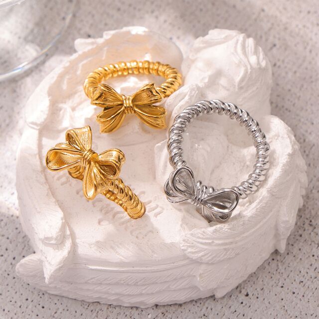 Ring im modischen Schleifendesign, einfache Geometrie, Kringel-Ring, vielseitiger Fingerring aus Edelstahl, vergoldet