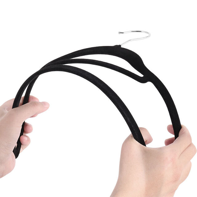 Perchas de Terciopelo para Niños de Venta Caliente, Negras, Antideslizantes, con Ganchos Dorados, Resistentes, para Trajes de Hombre, Perchas de Plástico Flock para Ropa