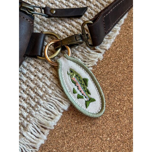 Écussons brodés personnalisés, étiquettes en tissu, badges en tissu écologiques, faible quantité minimale de commande, autocollants personnalisés pour vêtements, porte-clés brodés