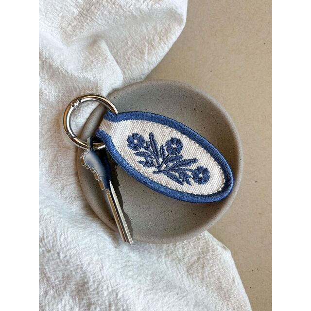 Écussons brodés personnalisés, étiquettes en tissu, badges en tissu écologiques, faible quantité minimale de commande, autocollants personnalisés pour vêtements, porte-clés brodés