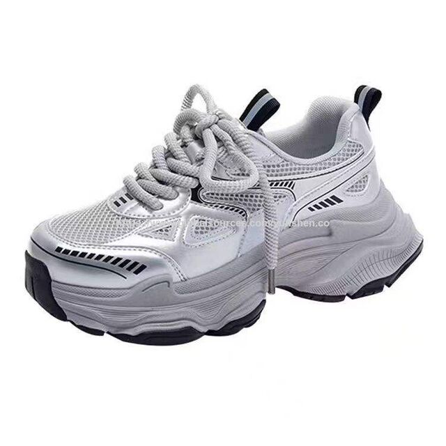 Modische schwarze sportliche Freizeitschuhe mit dicker Sohle, gestapeltem Absatz, Frühling, Sommer, Herbst, neuer Fabrik-Großhandel, sportliche Damenschuhe mit dicker Sohle
