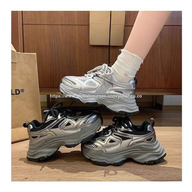 Modische schwarze sportliche Freizeitschuhe mit dicker Sohle, gestapeltem Absatz, Frühling, Sommer, Herbst, neuer Fabrik-Großhandel, sportliche Damenschuhe mit dicker Sohle