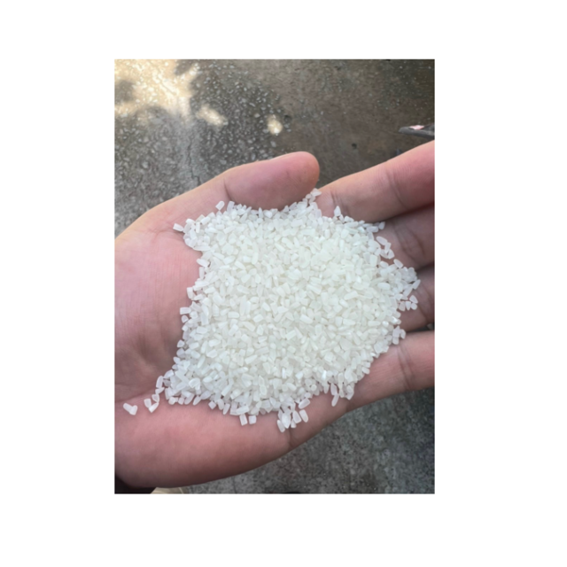 Cheap 100 percent broken rice offered in large bulk quantity for rice distributors and trade customers
