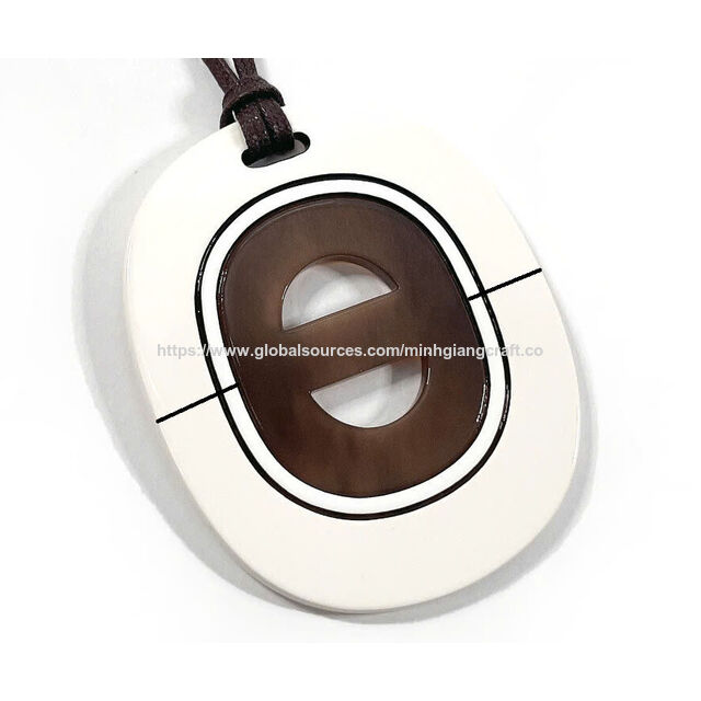 Pendentifs laqués pour femmes fabriqués à la main au Vietnam, breloques en corne de forme personnalisable pour les fêtes de mariage, accessoires de mode en vente chaude