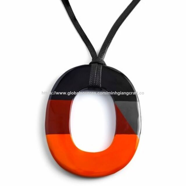 Pendentifs laqués pour femmes fabriqués à la main au Vietnam, breloques en corne de forme personnalisable pour les fêtes de mariage, accessoires de mode en vente chaude