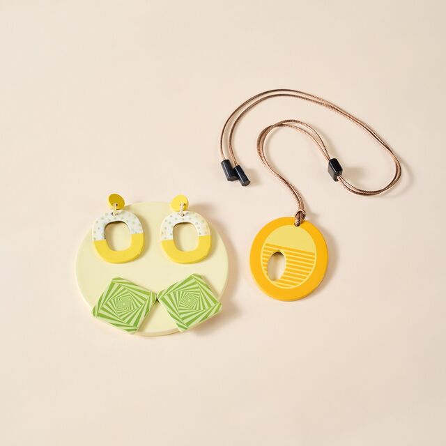 Pendentifs en laque artisanaux du Vietnam, forme personnalisable, breloques en corne pour fêtes de mariage, accessoires de mode en vente chaude