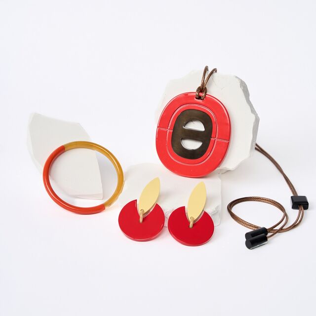 Pendentifs en laque artisanaux du Vietnam, forme personnalisable, breloques en corne pour fêtes de mariage, accessoires de mode en vente chaude