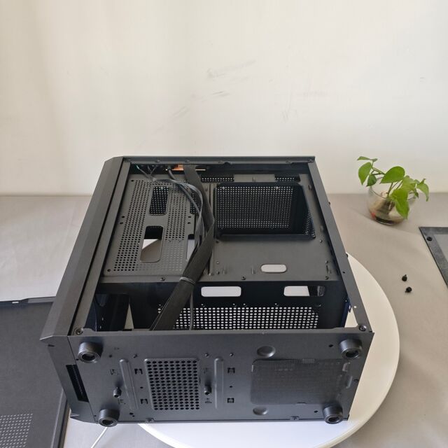 REKNOW Großhandel Direkt Metall RGB Gaming Computer Tower Langes GPU Micro ATX Gamer PC Gehäuse mit Glas Seitenteil für Desktop PC