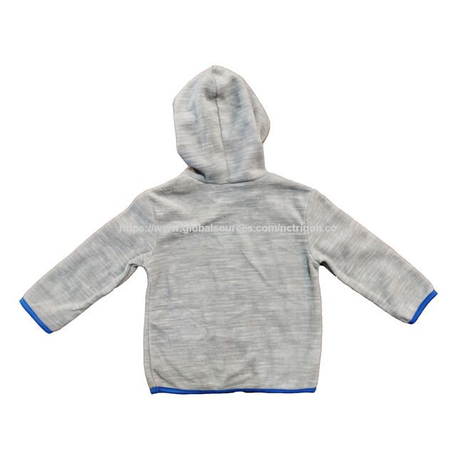 Kinderbekleidung: Jungen-Hoodies aus recyceltem Polyester-Polarfleece.