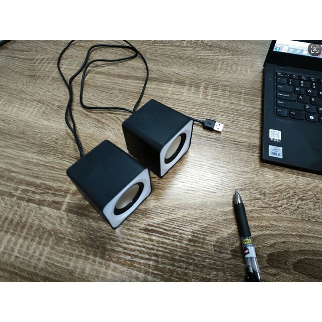 Haut-parleur 2.0 avec un seul câble USB 2.0 pour les données et l'alimentation tout-en-un, puissance de 2x3W, alimenté par bus USB