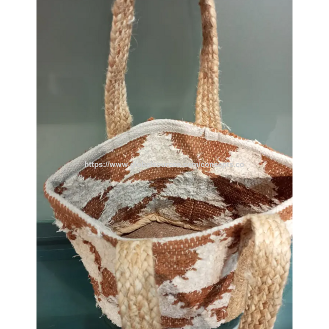 Dreieckige Strandtasche aus baumwollfarbenem Baumwollstoff. Modellnr. CK24255564