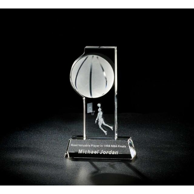Small Bridge Kundenspezifische Sporttrophäen und Medaillen Kristallharz Metall Fußball Trophäen Jeder Ball