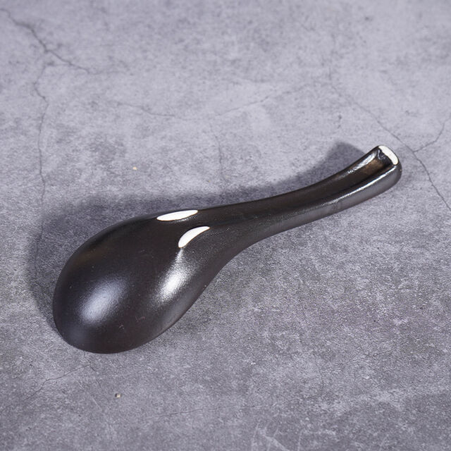 Cucharas de sopa de cerámica de estilo japonés transfronterizas con mangos largos, cucharas de arroz creativas y de alto valor, vajilla para el hogar
