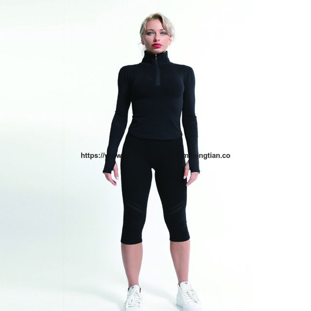 Seamless / Jacquard / Mesh knit High-Waist Active Shorts with Engineered Breathable Knit Zones