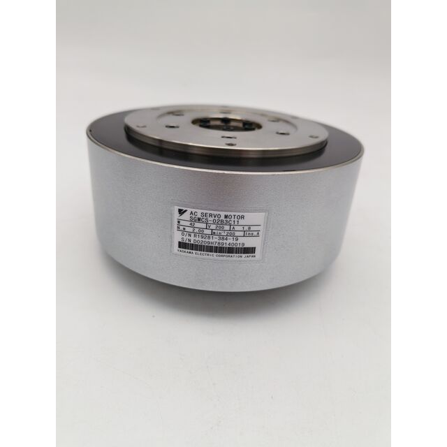 Servomotor trifásico 200V 42W 500rpm SGMCS-02B3C11 HONGJUN IE3 de alta eficiência com montagem em flange Novo direto do Japão