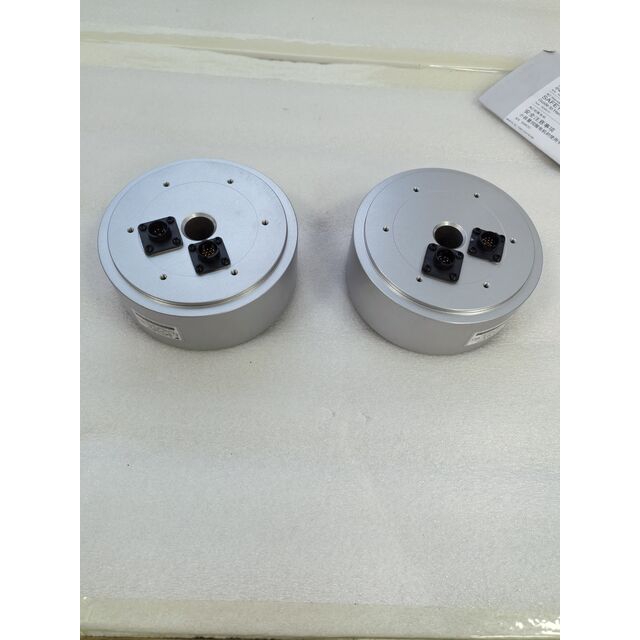 Servomotor trifásico 200V 42W 500rpm SGMCS-02B3C11 HONGJUN IE3 de alta eficiência com montagem em flange Novo direto do Japão