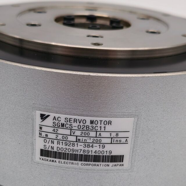 Servomotor trifásico 200V 42W 500rpm SGMCS-02B3C11 HONGJUN IE3 de alta eficiência com montagem em flange Novo direto do Japão