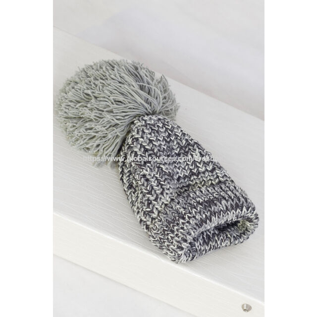 Ladies' beanie hat, with knitted and woven design, most fashionable design in 2020