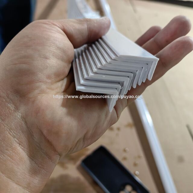 تقوم الشركة المصنعة بإنتاج شريط حواف ABS على شكل حرف L وشريط حواف PVC على شكل حرف L.