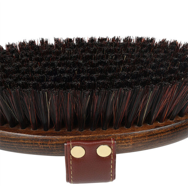 Escova de cerdas para cuidados com a pelagem equina com punho ergonômico para remoção de poeira e realce do brilho