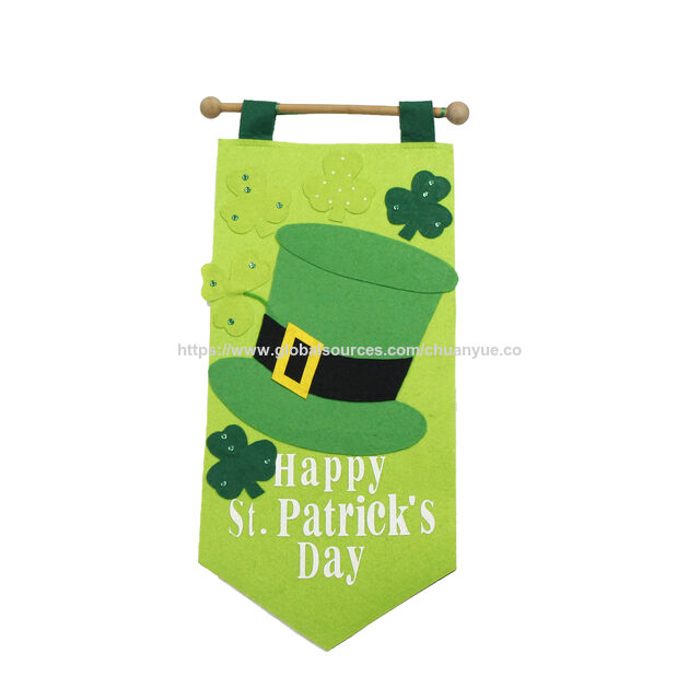 Individuell gefertigte dekorative Monogramm-Handschwenkfahne mit St. Patrick's Day-Logo