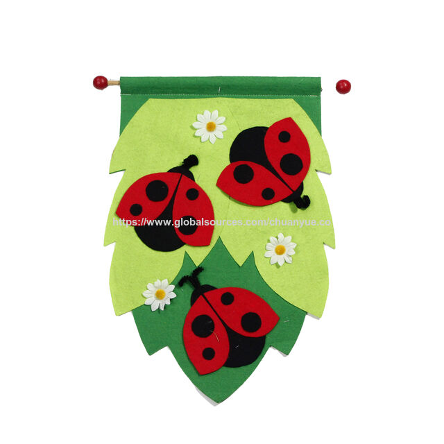 Individuell gefertigte dekorative Monogramm-Handschwenkfahne mit St. Patrick's Day-Logo