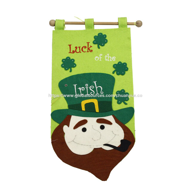 Individuell gefertigte dekorative Monogramm-Handschwenkfahne mit St. Patrick's Day-Logo