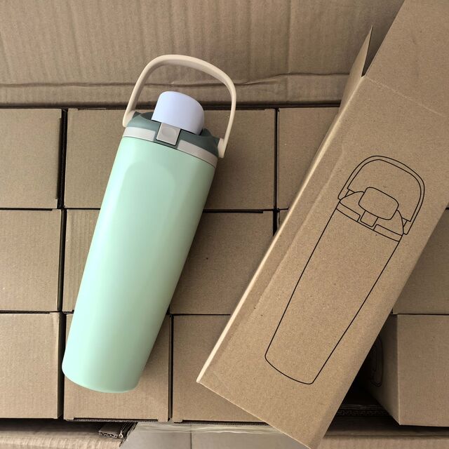 Grand gobelet de sport isotherme à double paroi de 30 oz avec poignée, bouteille d'eau à vide en acier inoxydable avec paille et couvercles