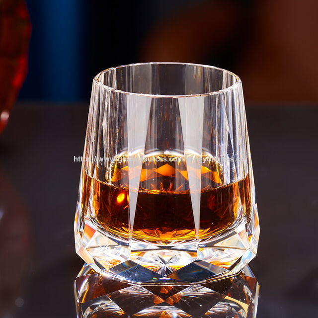Hochwertige, maßgefertigte Biergläser aus Glas für gehobene Bars und Hotels