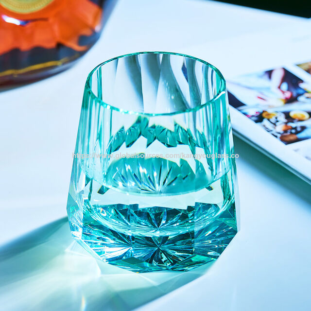 Hochwertige, maßgefertigte Biergläser aus Glas für gehobene Bars und Hotels