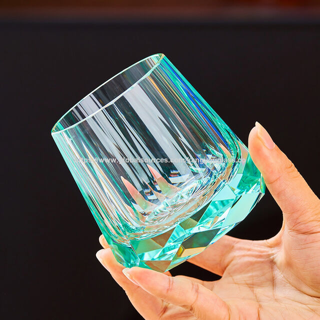 Hochwertige, maßgefertigte Biergläser aus Glas für gehobene Bars und Hotels