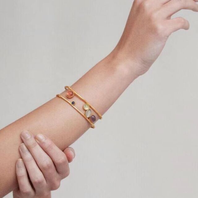 Pulsera Ancha Hueca de Piedras Preciosas Coloridas - Accesorio de Mujer de Alta Gama con Estilo Étnico Retro Artístico