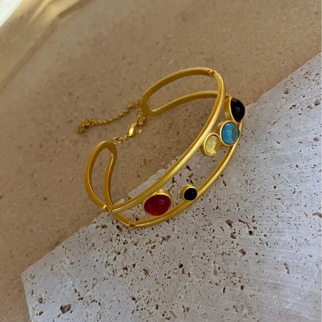 Pulsera Ancha Hueca de Piedras Preciosas Coloridas - Accesorio de Mujer de Alta Gama con Estilo Étnico Retro Artístico