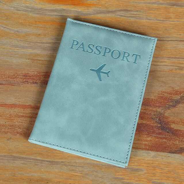 Nouvelle couverture de protection de passeport populaire, clip de passeport en PU, clip de billet en stock, vente en gros, couverture de protection simple et à la mode
