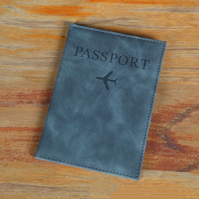 Nouvelle couverture de protection de passeport populaire, clip de passeport en PU, clip de billet en stock, vente en gros, couverture de protection simple et à la mode