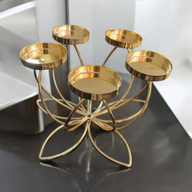 Suporte de Vela Floral Dourado em Metal, Elegante Castiçal de 5 Braços para Velas Tealight, Decoração para Casa e Eventos Especiais no atacado
