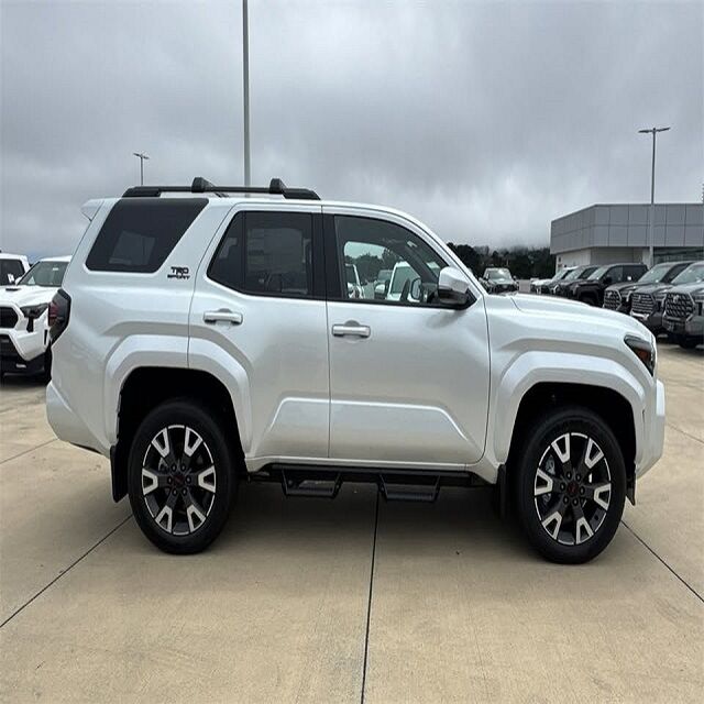 تويوتا 4Runner بجودة ممتازة: ترقية أداء مصممة للقوة والأناقة والموثوقية على المدى الطويل