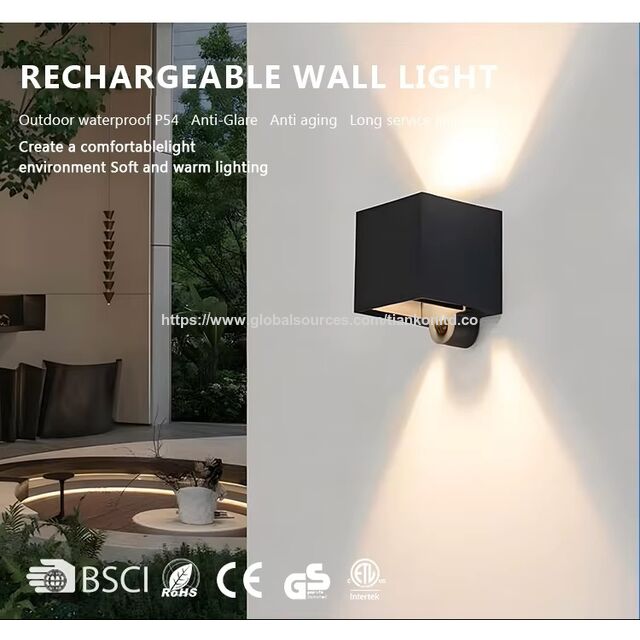 Vente en gros OEM 2.5W Rechargeable Extérieur Jardin Européen Étanche Cube Carré Réglable Décoration Jardin Lampe Murale Haut et Bas