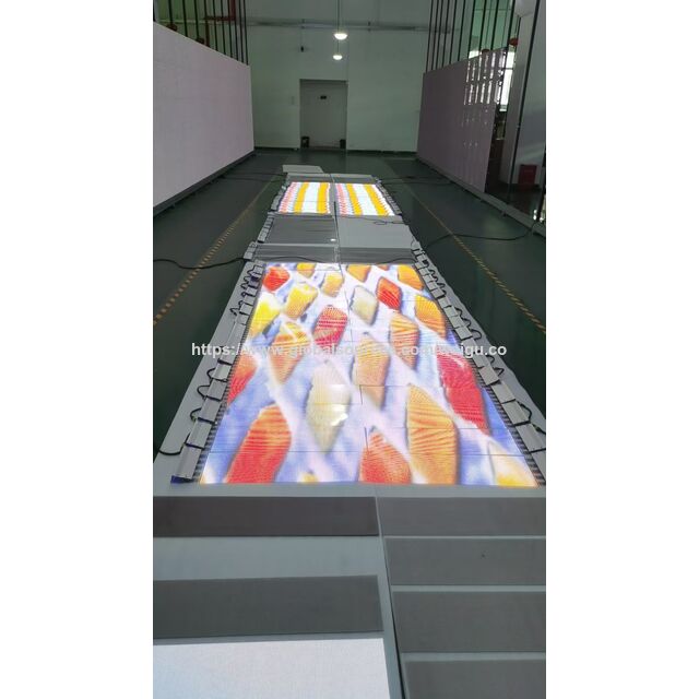 شاشة LED مرنة فائقة الرقة P4 P6 P8 P10 P16 P20 P31.25 ، لافتات LED شفافة 1000 × 240 مم ، وحدة LED