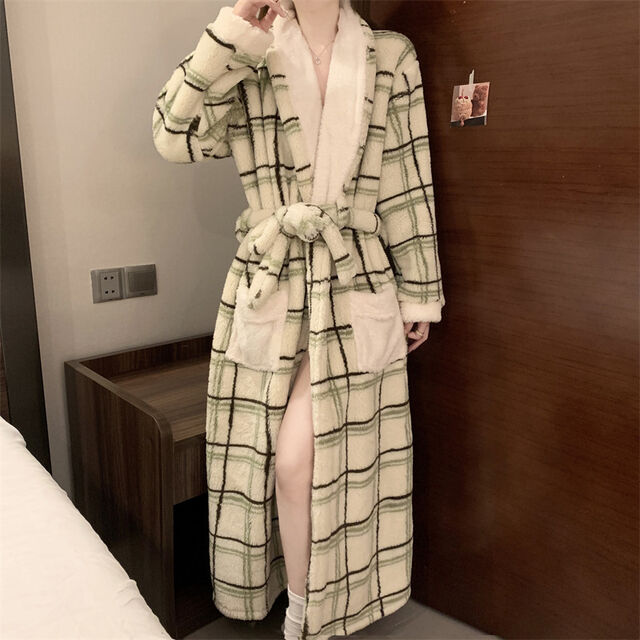 Niedlicher Damenbademantel mit Aufdruck, dicker und warmer Kimono-artiger Plaid-Cardigan für Herbst und Winter.