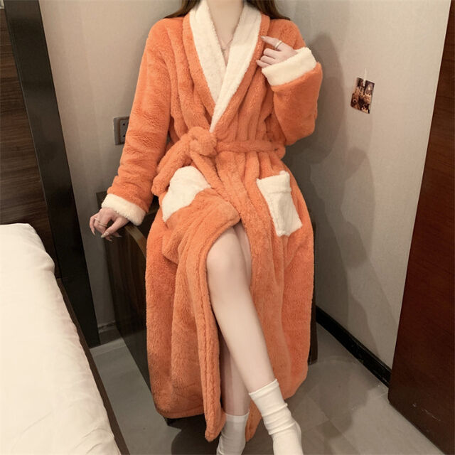 Niedlicher Damenbademantel mit Aufdruck, dicker und warmer Kimono-artiger Plaid-Cardigan für Herbst und Winter.