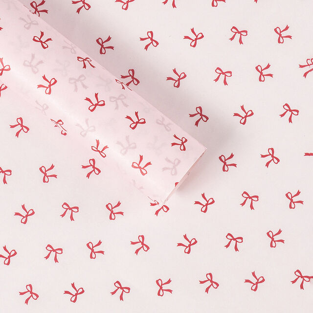 El papel de regalo tiene un tacto lujoso. El material de embalaje está adornado con lazos y hecho de papel Snow Pear.