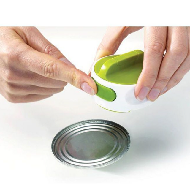 Ouvre-boîte, décapsuleur, coupe-boîte, couteau de cuisine, tournevis