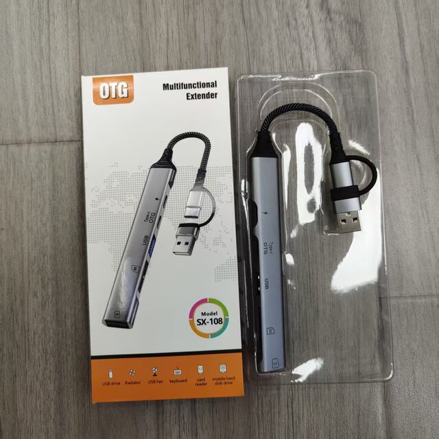 Großhandel Fabrik Typ C + USB-A 5-in-1-Erweiterungs-Hub mit Aluminiumlegierungsgehäuse und SD-Kartenleserfunktion.