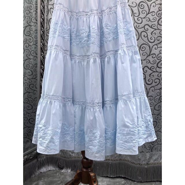 Faldas Largas Nuevas de Alta Calidad 2026 Primavera Mujer Cintura Elástica Lujosa<bos>класика Bordado Floral Patchwork Elegante Falda Maxi Azul Larga