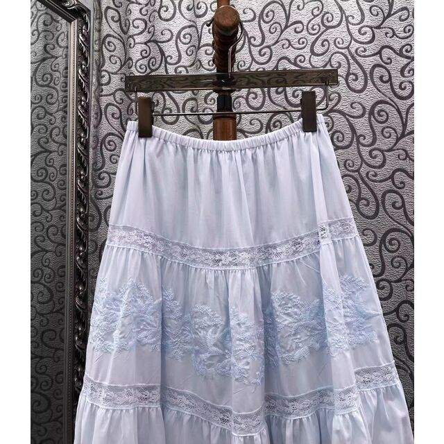 Faldas Largas Nuevas de Alta Calidad 2026 Primavera Mujer Cintura Elástica Lujosa<bos>класика Bordado Floral Patchwork Elegante Falda Maxi Azul Larga