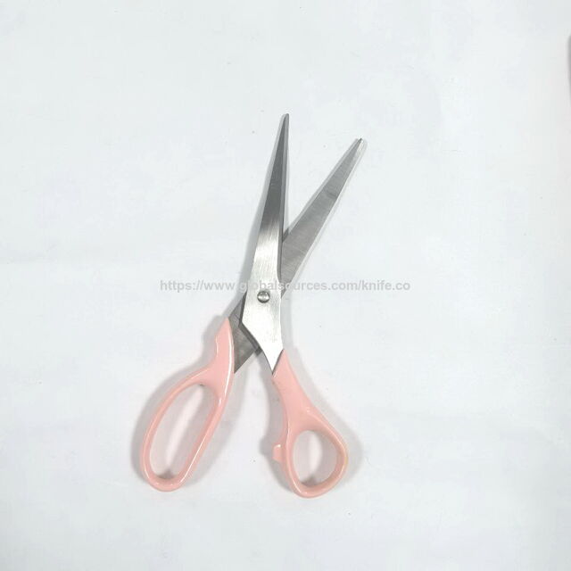 Cisailles de couture domestiques haut de gamme avec gaine de protection en plastique pour la coupe de tissus et de papier à usage domestique.