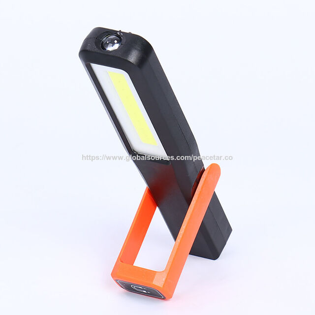 Lampe de travail magnétique rechargeable COB avec rotation à 360 degrés. Dispose de 3 modes d'éclairage réglables.
